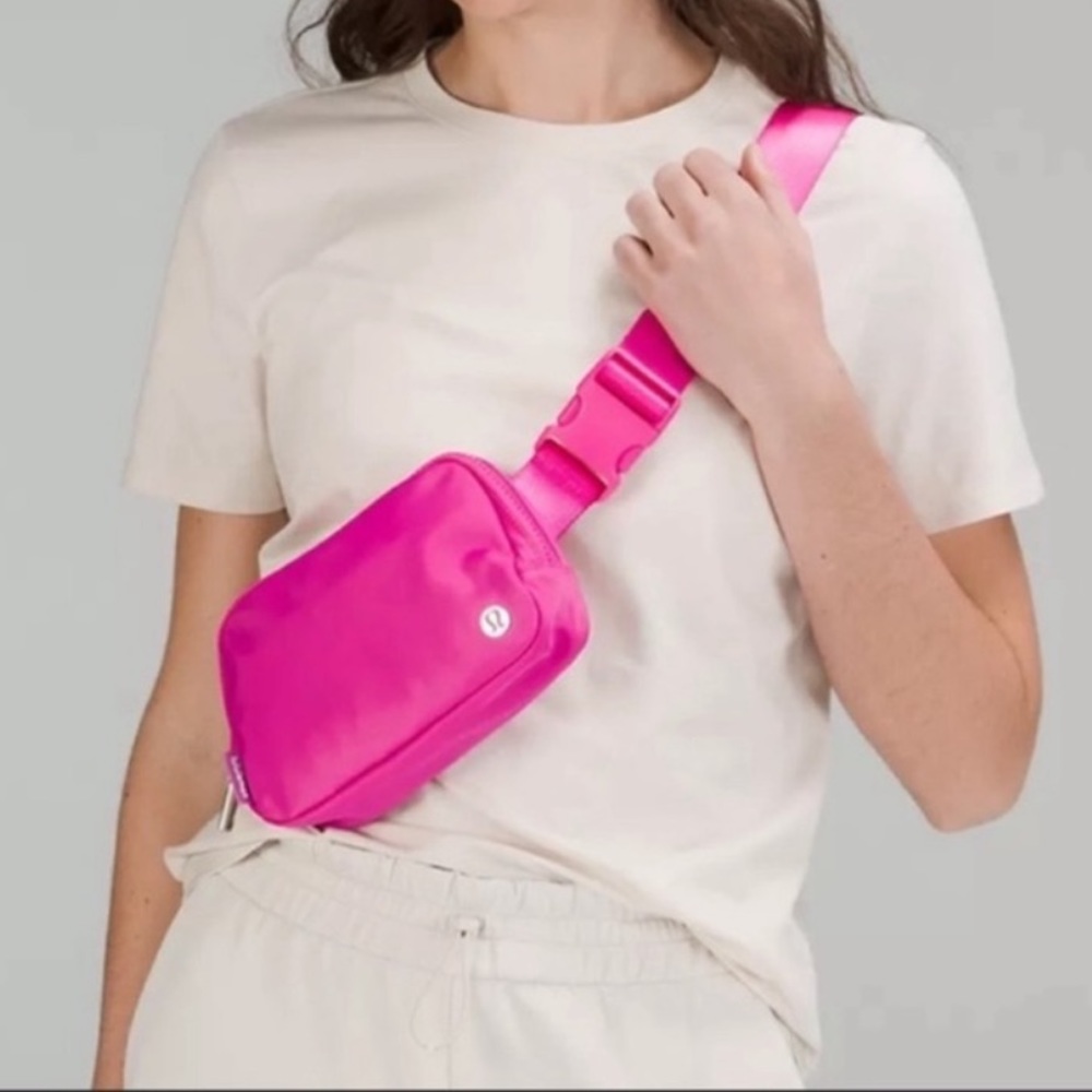 NWT Lululemon Everywhere Belt Bag 1L in Sonic Pink